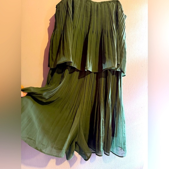 Exlura Green Pleated Romper,
Large - Picture 2 of 5